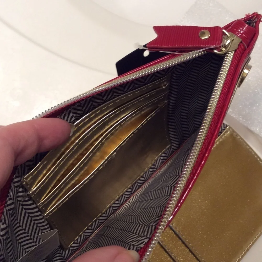 NWT Steve Madden Patent Wristlet